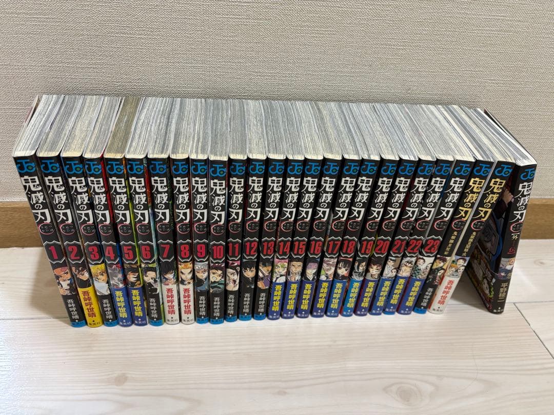 鬼滅の刃 全巻初版　帯多数　全23巻セットプラスおまけ、特典