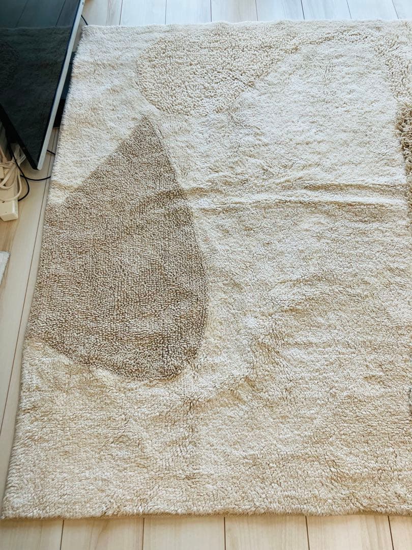 新品未使用　KANADEMONO アイボリー　ラグ　デザイン性 オシャレ