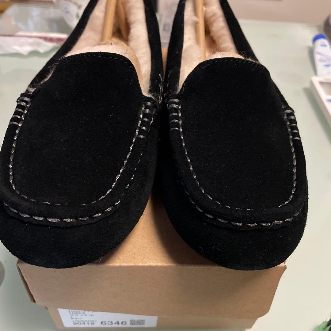新品未使用　UGG 黒 モカシン