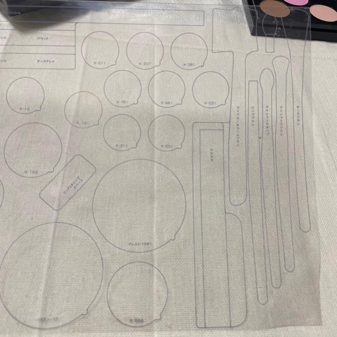 ロベルタ ディ カメリーノ メイクパレット アイシャドウ リップカラー