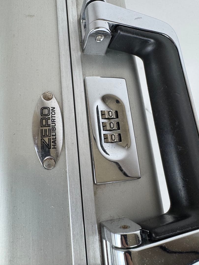 ゼロハリバートン　アルミ製アタッシュケース　現状