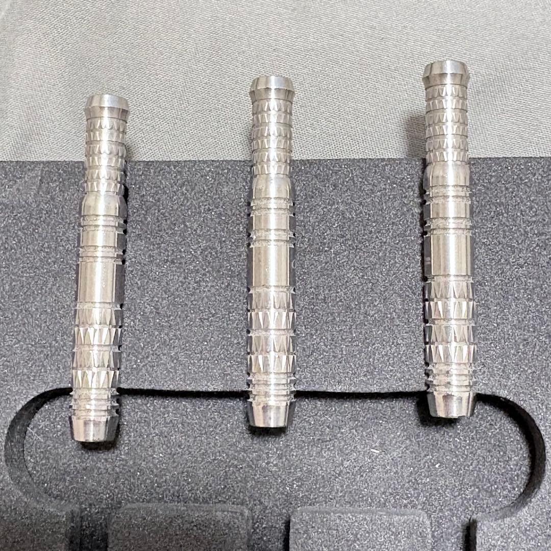 12/7まで！　美品　COSMO DARTS コスモダーツ 安食賢一モデル