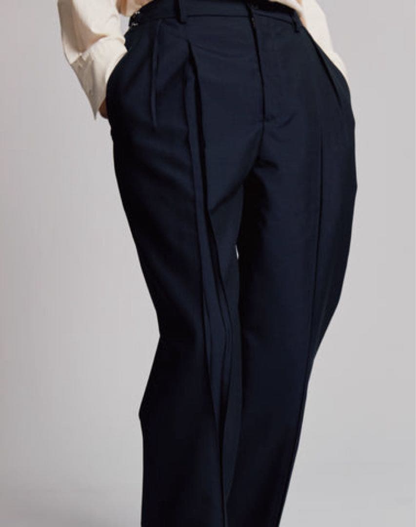 イレニサ　＋81別注スラックス　新品　タグ付き