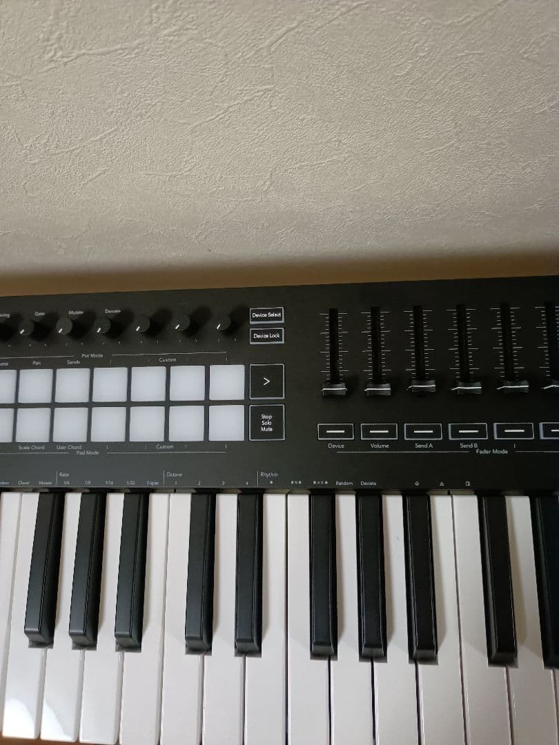 Novationノベーション Launchkey49 MK3 MIDIキーボード
