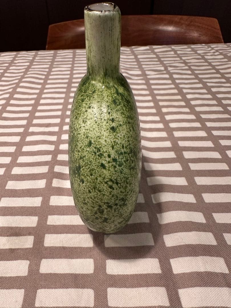 オイバトイッカ　ヌータヤルヴィ　一輪挿し