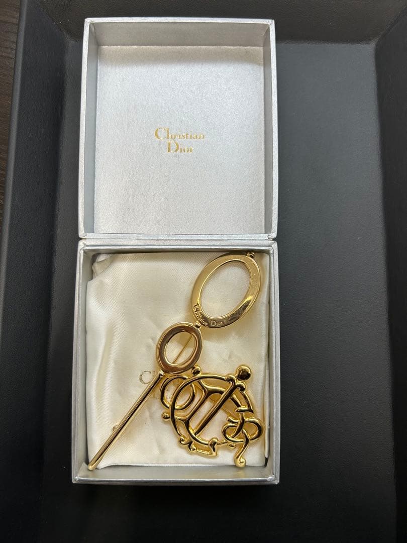 Christian Dior ゴールドブローチ 箱付き おまけロゴブローチ付き