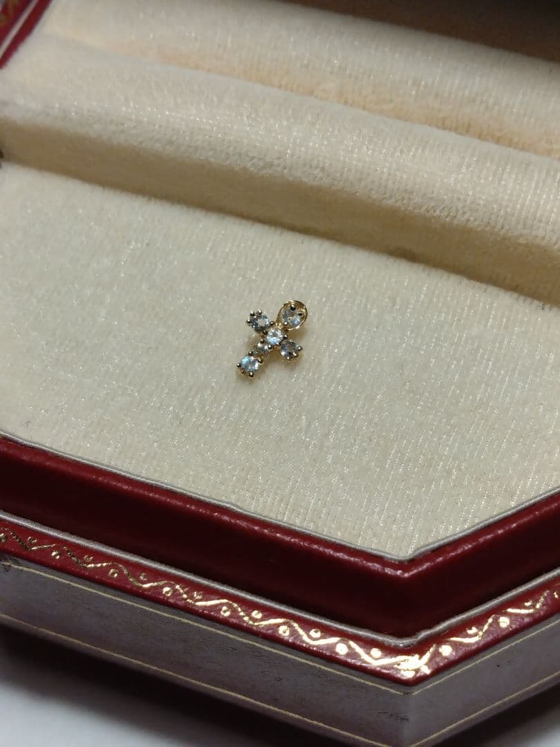 F*o様 K18　クロス　ストーン　ペンダントトップ　チャーム　ゴールド　18金