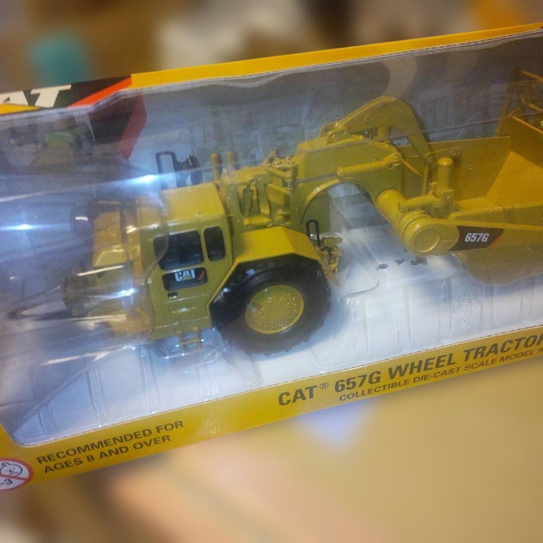 キャタピラー建機　CAT 657G Wheel Tractor Scraper