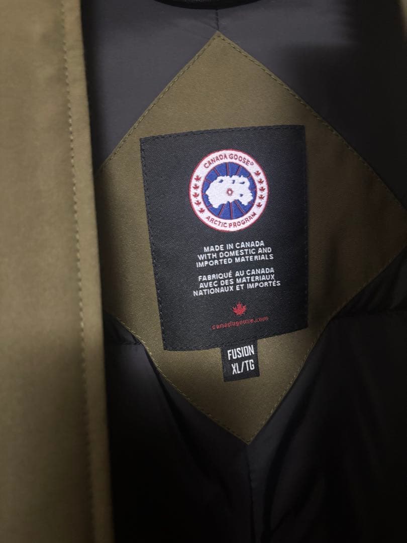 カナダグース オリーブ色ファー付きダウンジャケット