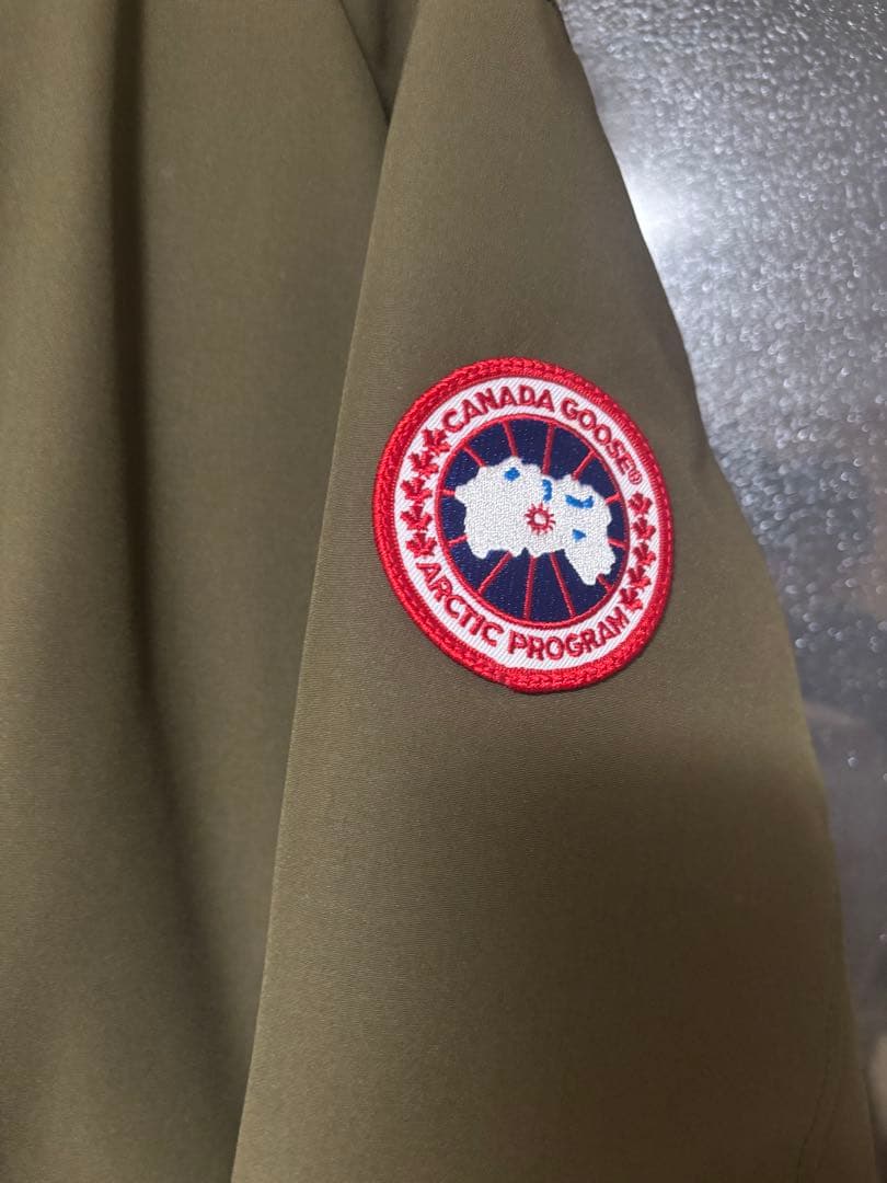 カナダグース オリーブ色ファー付きダウンジャケット