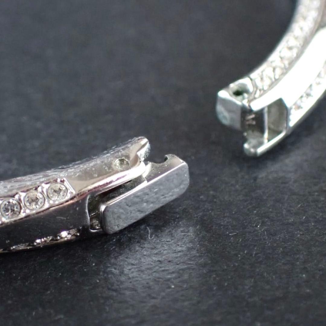 スワロフスキー Swarovski バングル Hilt Mサイズ ツイスト