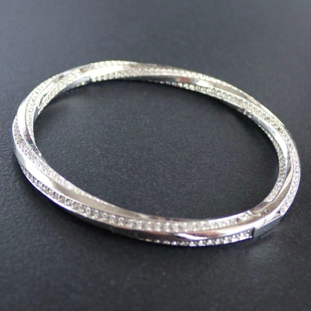 スワロフスキー Swarovski バングル Hilt Mサイズ ツイスト