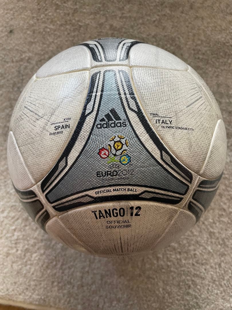 TANGO 12 EURO 2012決勝 サッカーボール