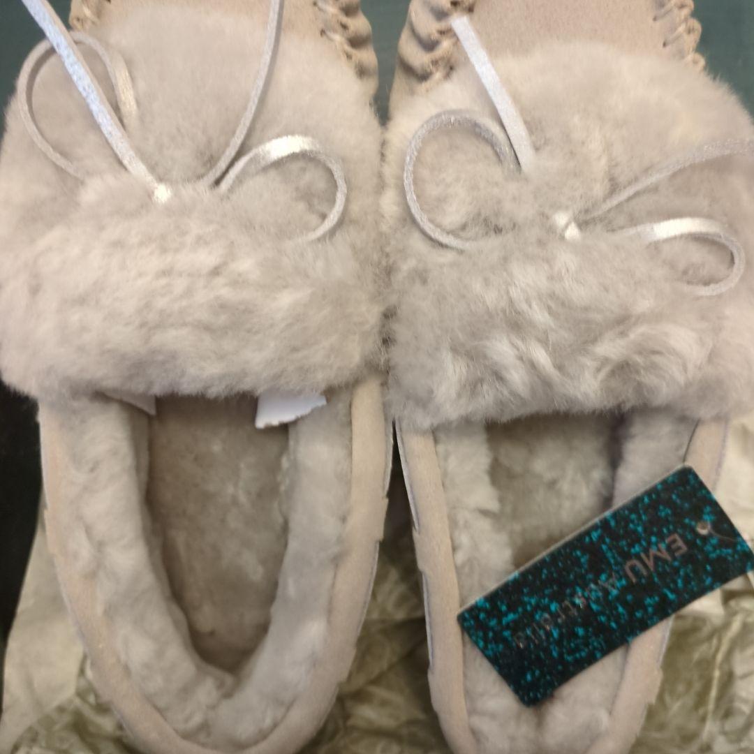 ■新品未使用■EMU Australia ライトグレーモカシン