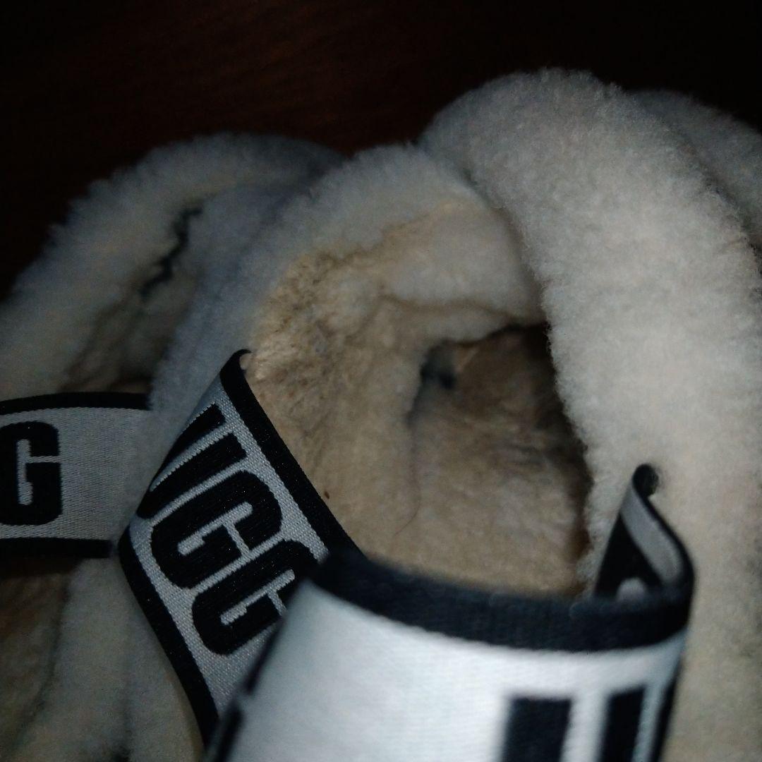 激レアUGGクロスストラップサンダル ブラック/ホワイト