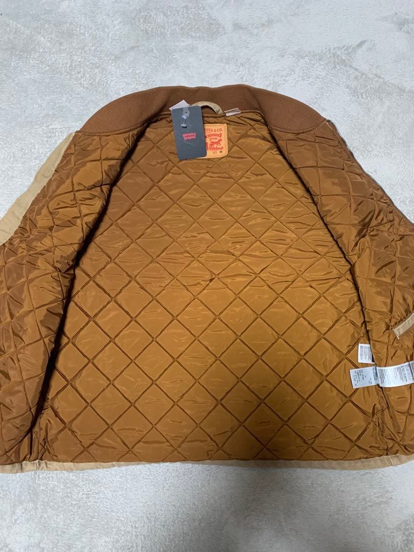 【新品】Levi'sベージュ　ダックベスト　Mサイズ