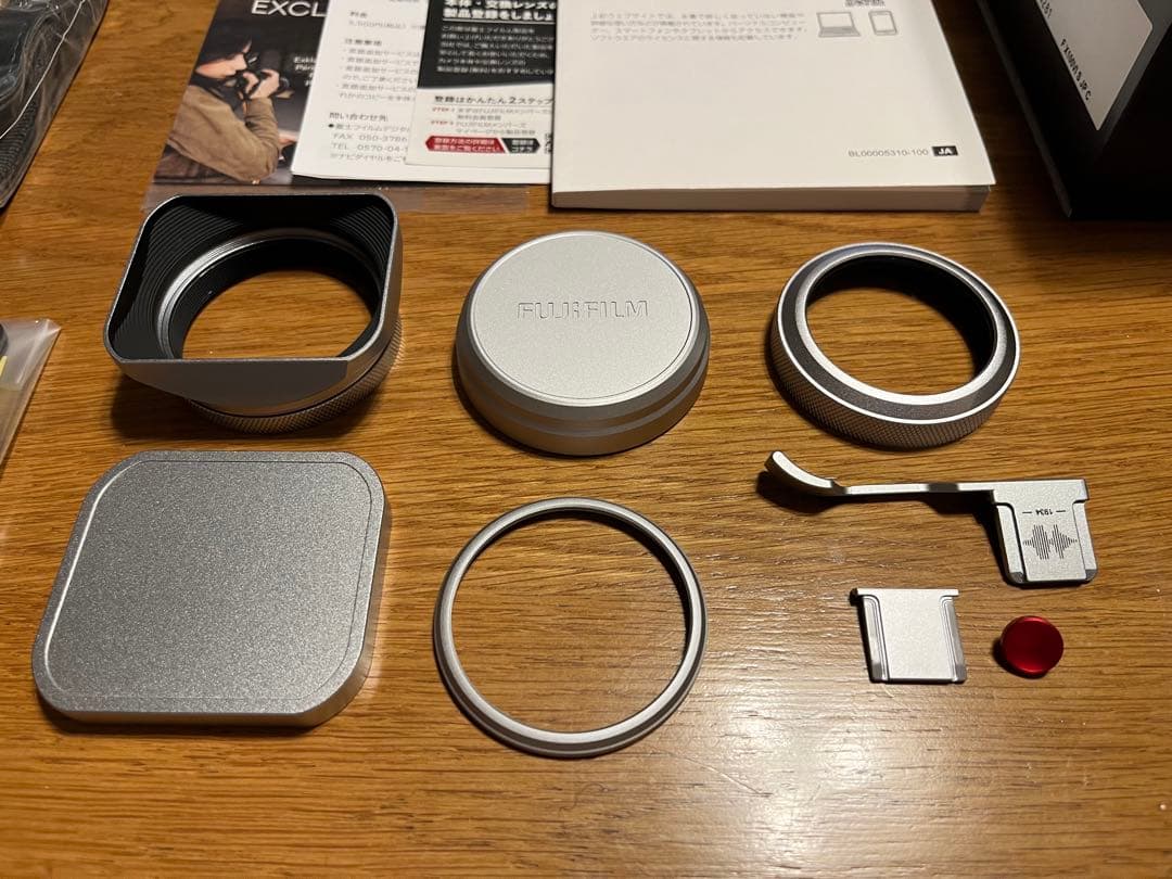 【ショット数600回】FUJIFILM x100ⅵ シルバー アクセサリー多数