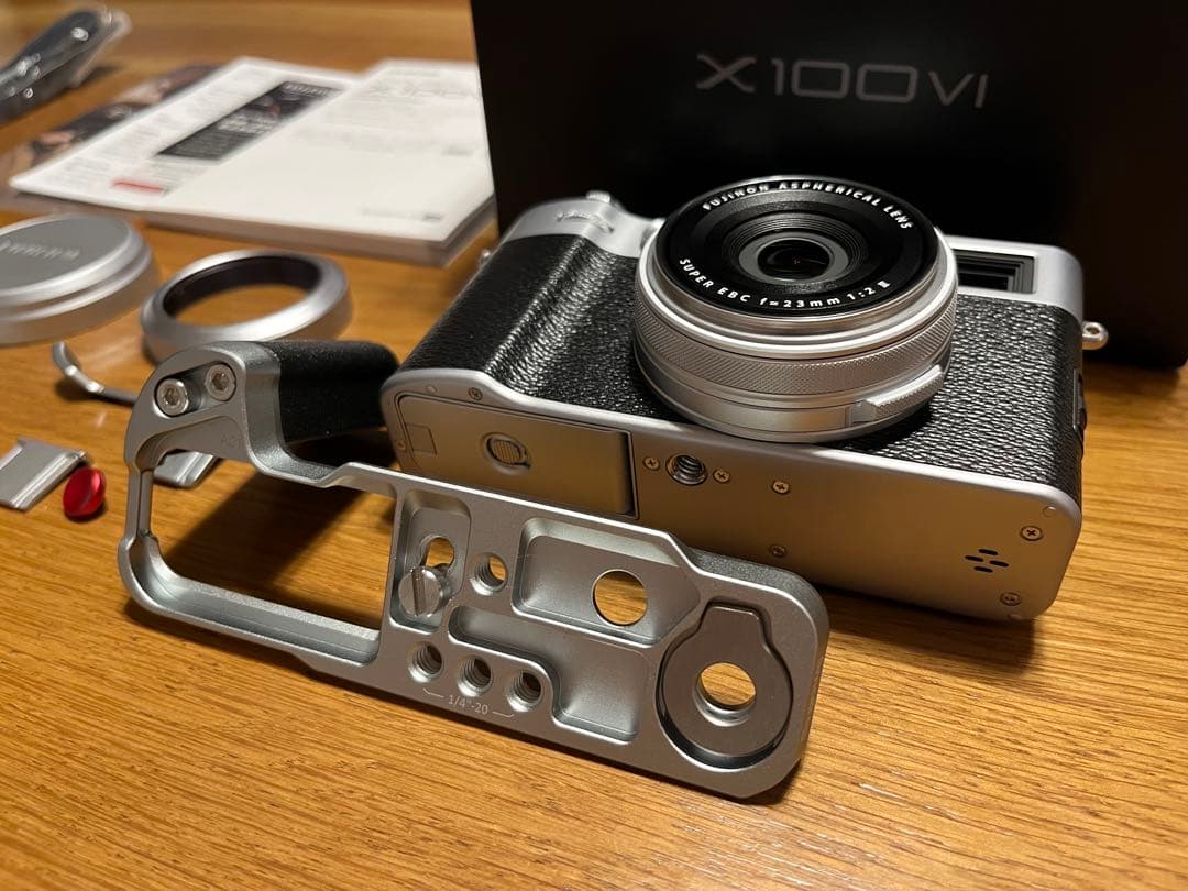 【ショット数600回】FUJIFILM x100ⅵ シルバー アクセサリー多数