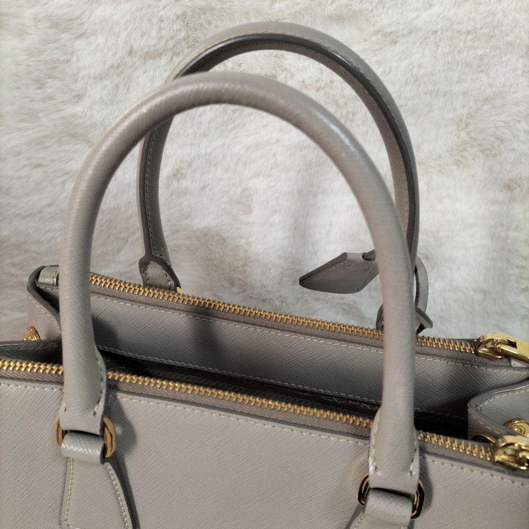 PRADA　プラダ　サフィアーノ　POMICE　ハンドバッグ