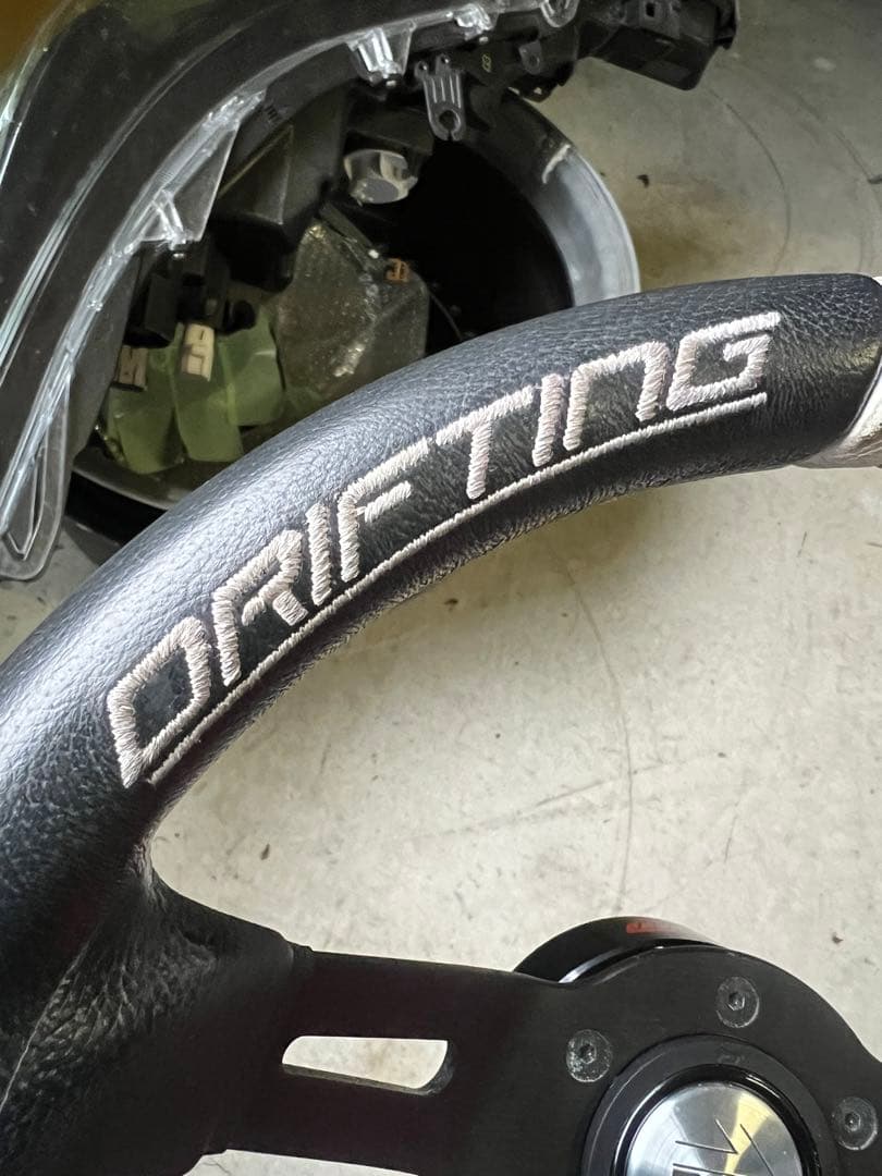 モモ　MOMO 33パイ ステアリング　ドリフティング　ディープタイプ