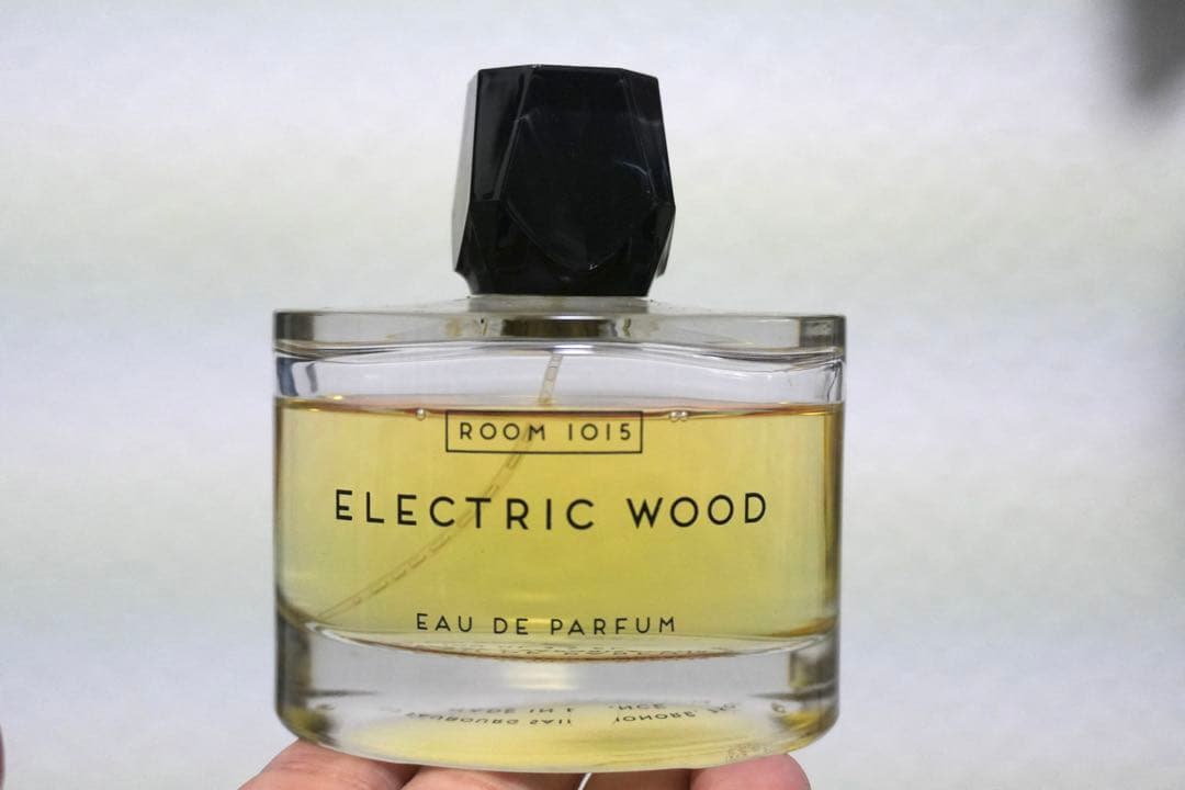 香水(ユニセックス) Room1015 Electric Wood Eau de parfum