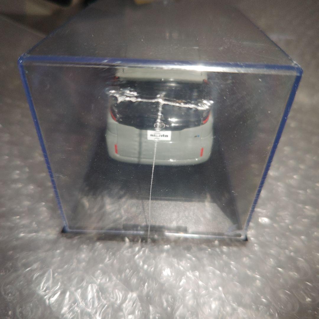 トヨタ　カラーサンプル　シエンタ　アーバンカーキ