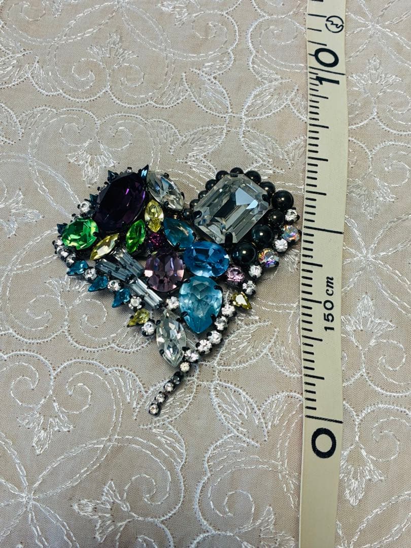 Christian Lacroix ハート型ブローチ