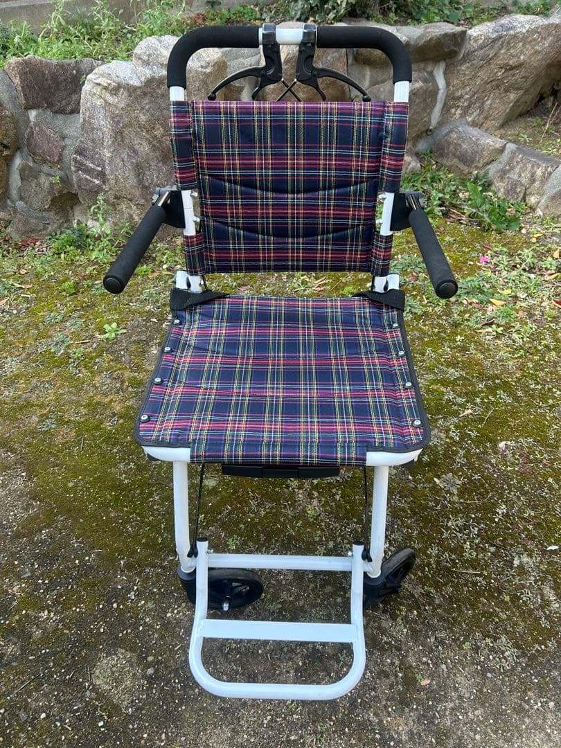 折りたたみ式　車椅子　キャリー付き　美品　折り畳み　軽量