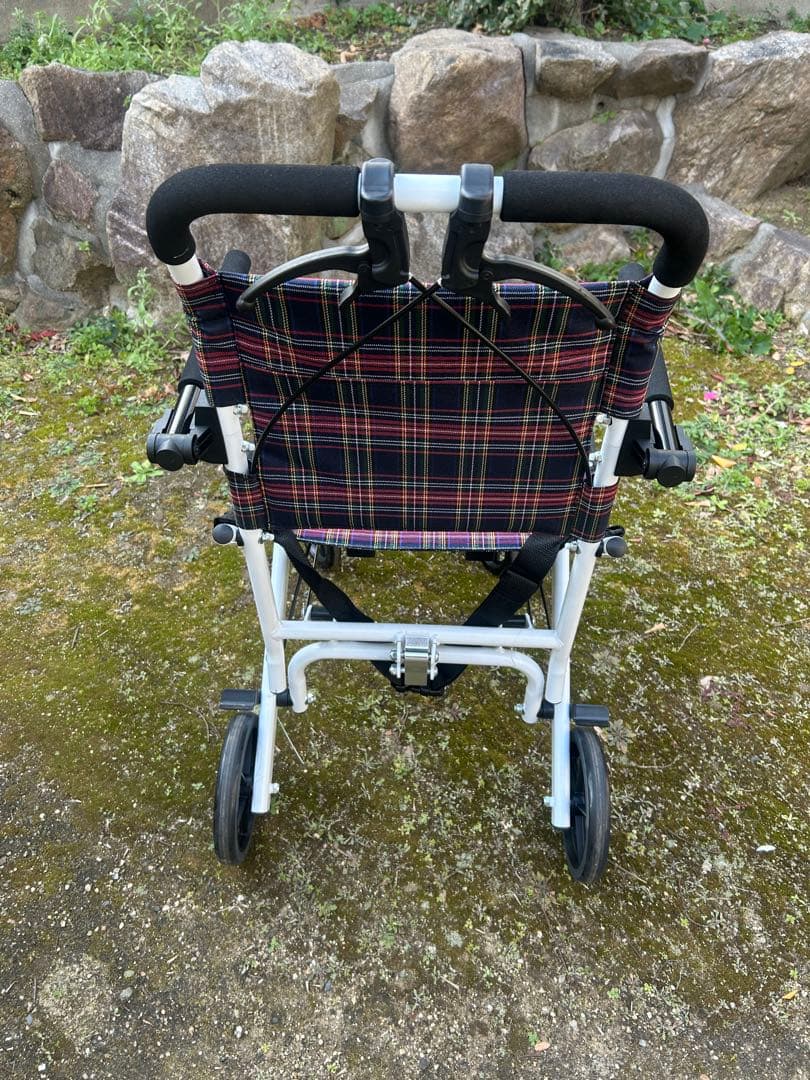 折りたたみ式　車椅子　キャリー付き　美品　折り畳み　軽量