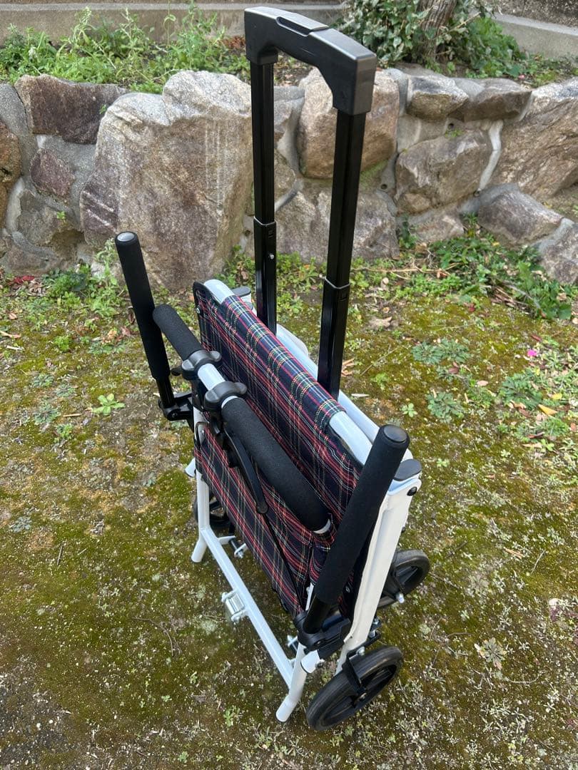 折りたたみ式　車椅子　キャリー付き　美品　折り畳み　軽量