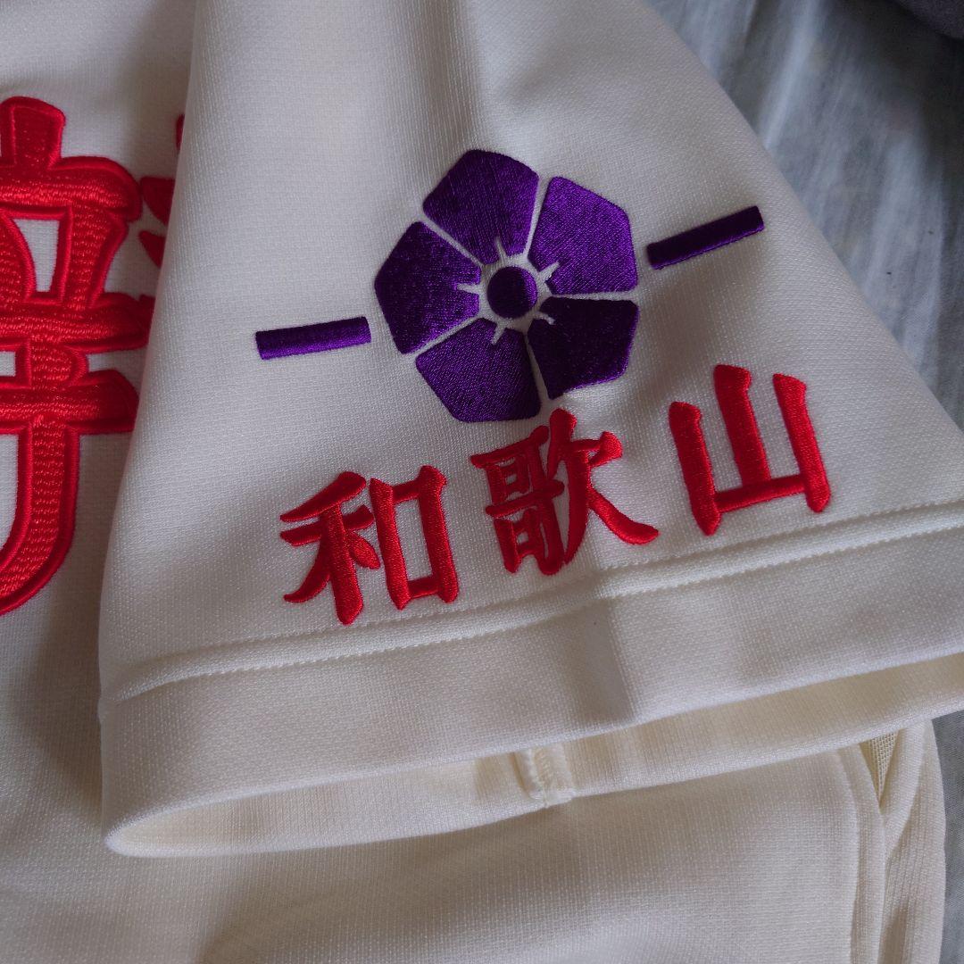 クリーム色 半袖 ユニフォーム智辯和歌山のユニフォーム