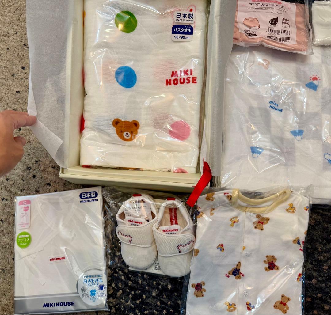 授乳クッションと肌着やシューズ　ミキハウス　赤ちゃんのお城　【新品未使用】