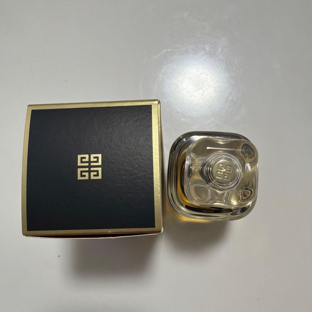 GIVENCHY 香水