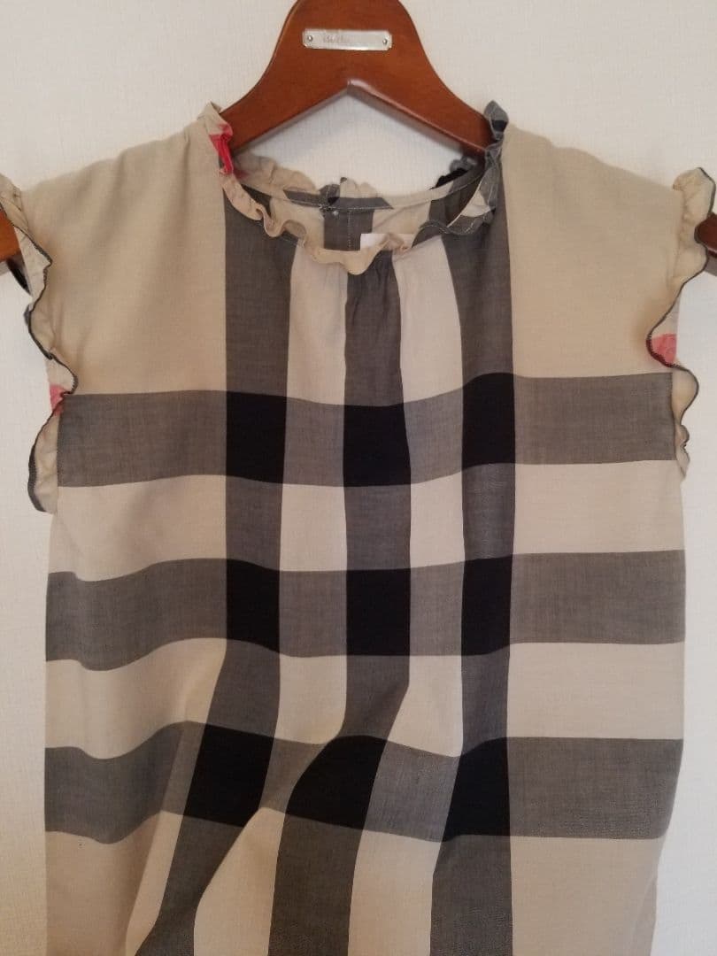 未使用近バーバリーチルドレン ノースリーブフリルブラウス美品ベージュメガチェック