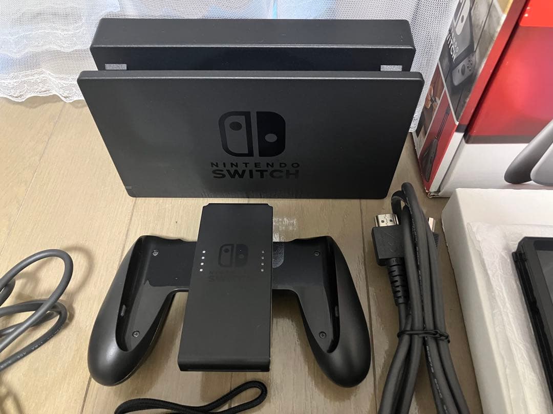 任天堂Nintendo Switch ニンテンドースイッチ　カセット4個付