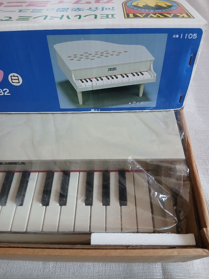 KAWAI　河合楽器　ミニピアノ　P32　(白　ホワイト)　未使用　保管品
