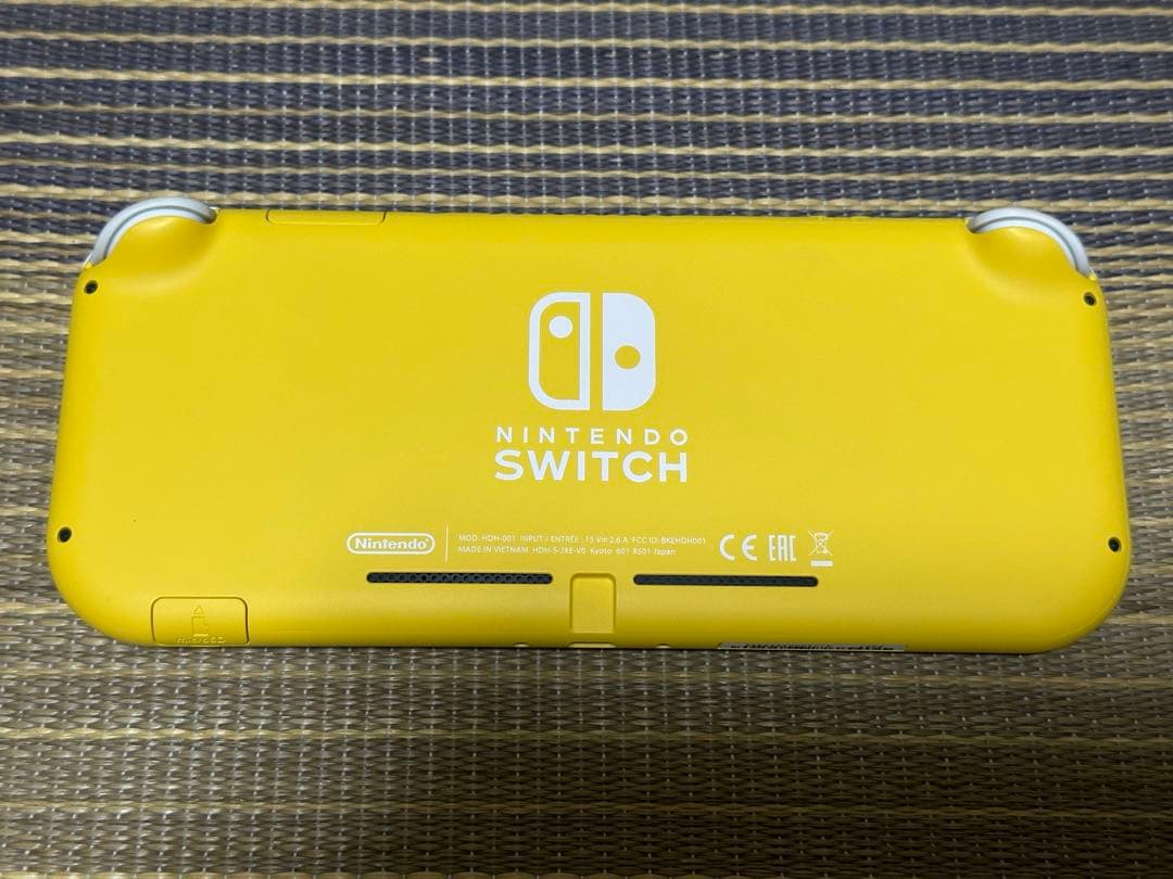任天堂　Switch Lite イエロー　中古