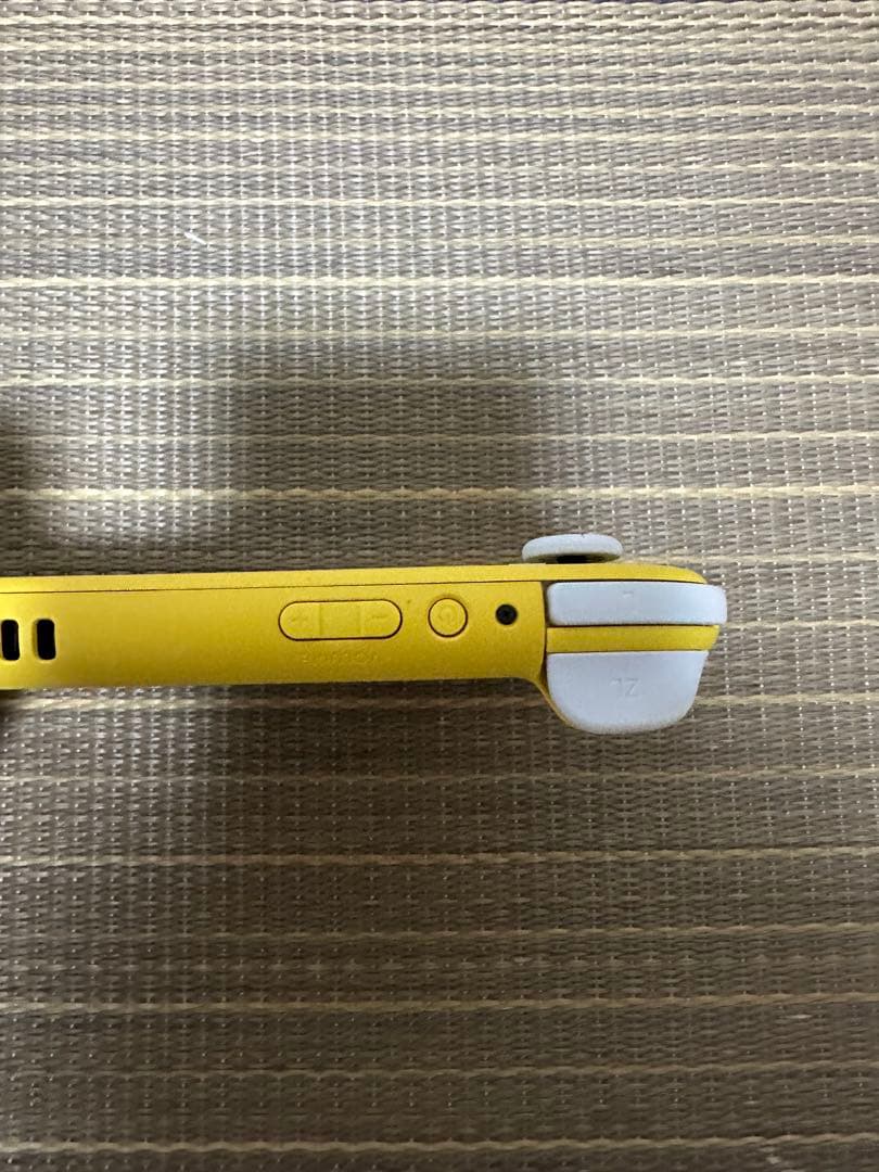 任天堂　Switch Lite イエロー　中古