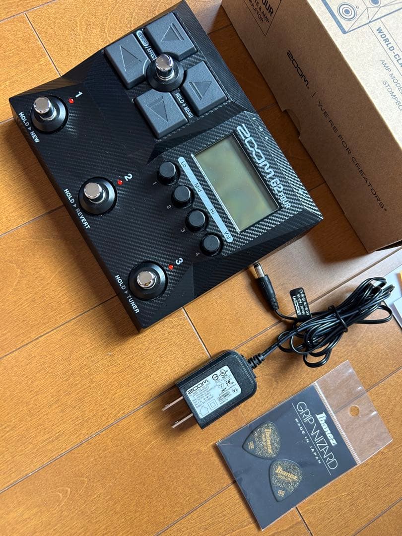 美品　ZOOM G2 FOUR マルチエフェクター　Ibanezピック2枚付き