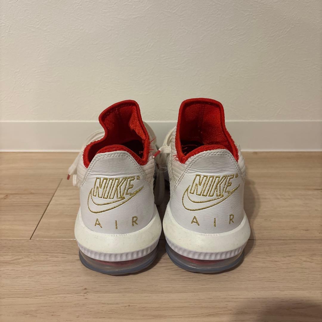 NIKE LEBRON シューズ ホワイト/レッド　バッシュ　レブロン