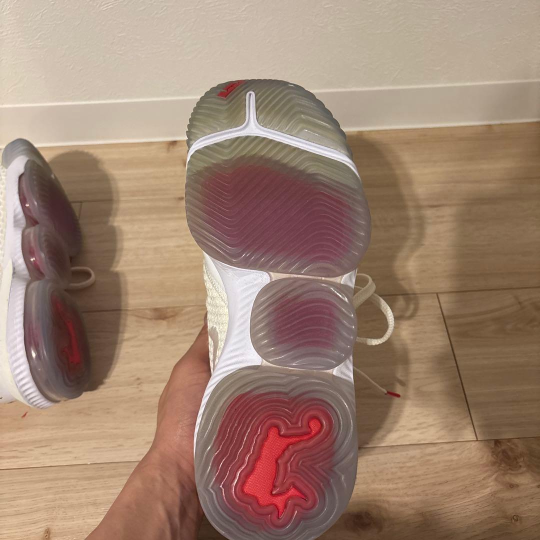 NIKE LEBRON シューズ ホワイト/レッド　バッシュ　レブロン