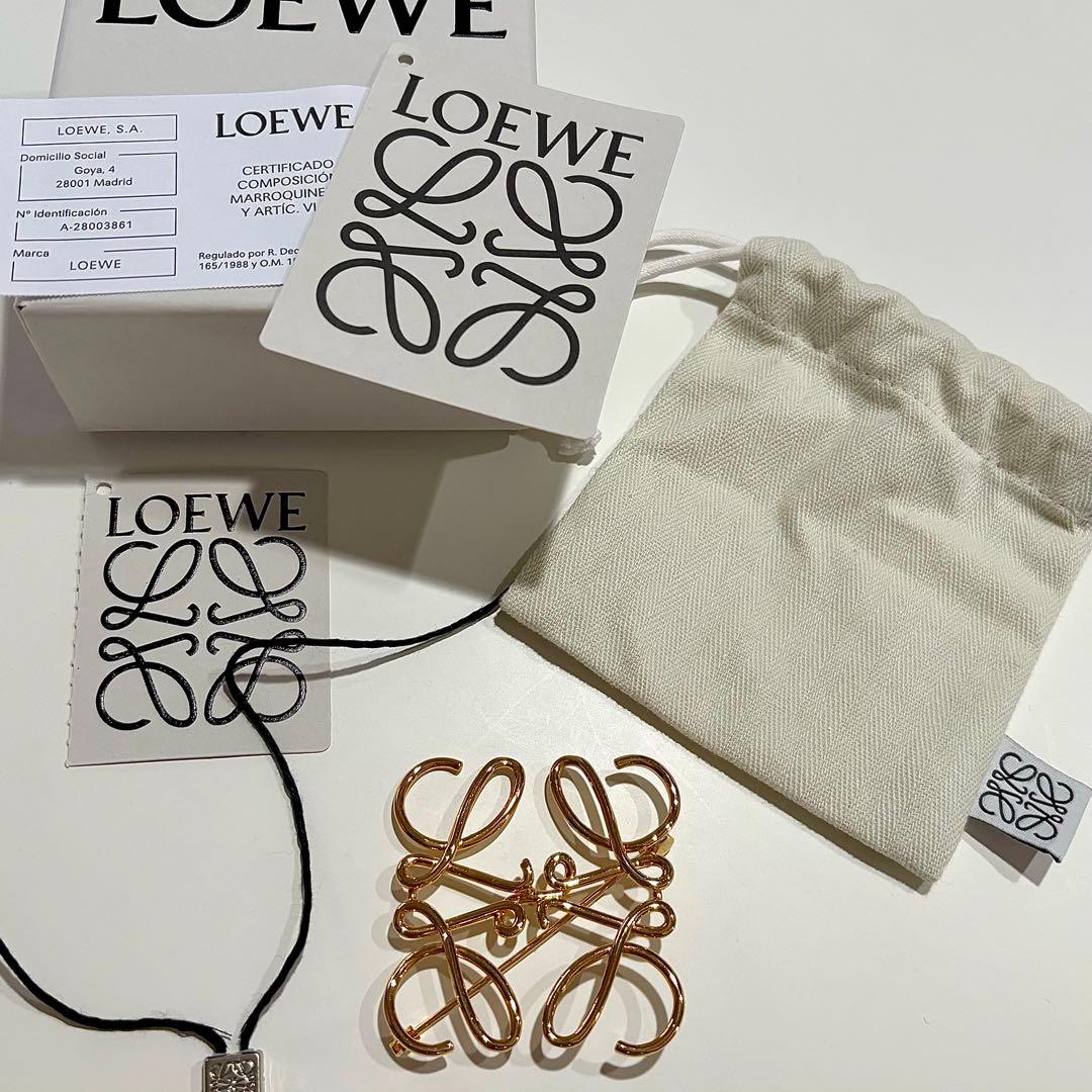 Ri【美品】LOEWE アナグラム ブローチ ゴールド 箱付き