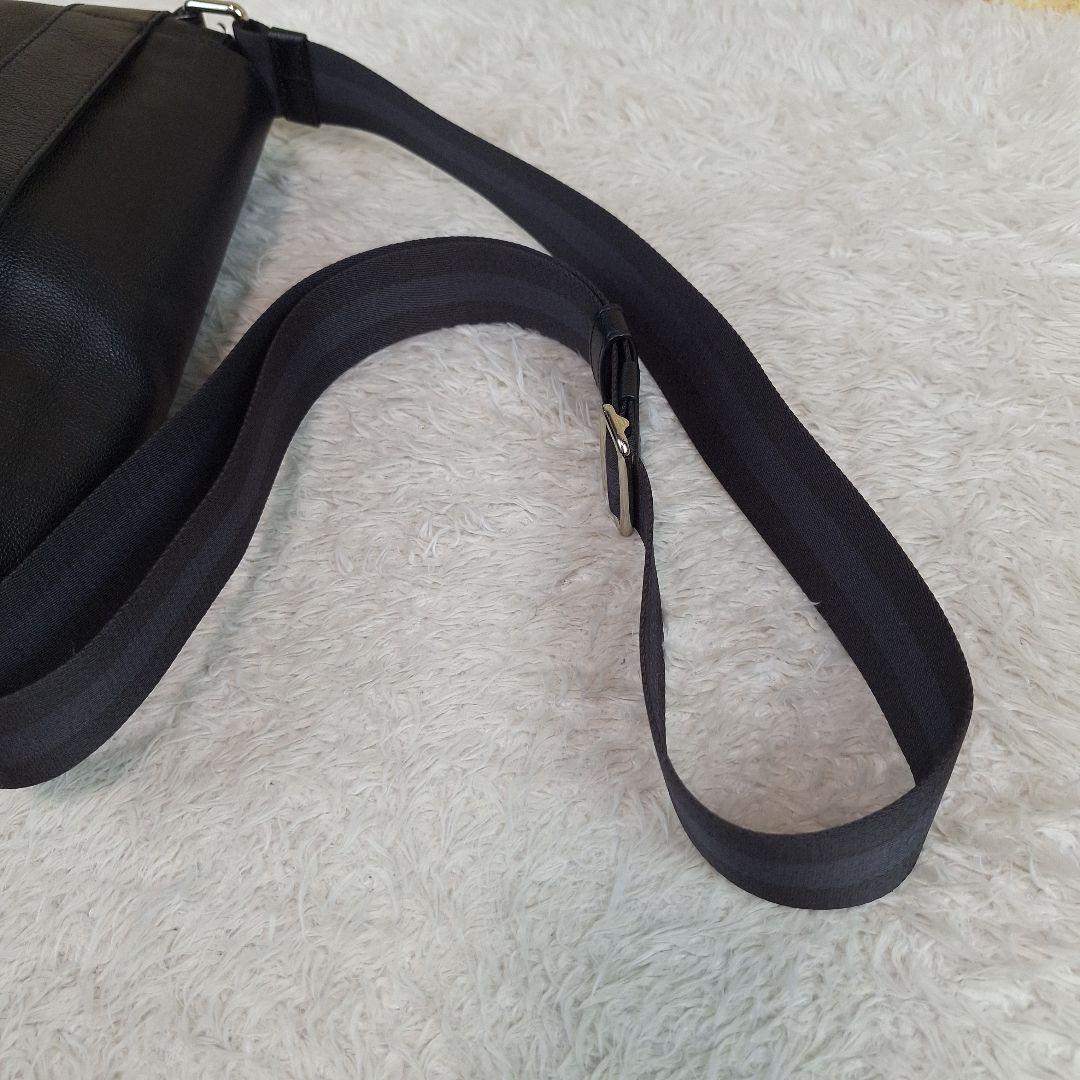 COACH　コーチ　メッセンジャーバッグ　レザー　シボ　ブラック