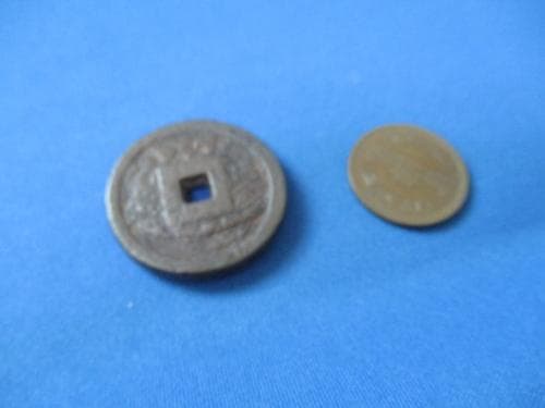 絵銭 五位堂銭／兜（かぶと）／希少／厚肉／玩具銭／面子、石蹴り銭／1-40