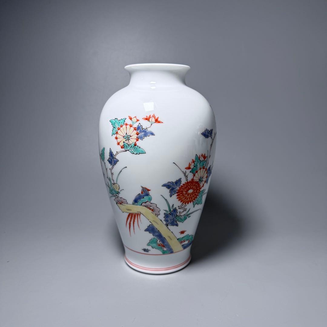 十三代　酒井田柿右衛門　錦菊花鳥文花瓶　十三代　今泉今右衛門　錦牡丹絵花瓶　二点