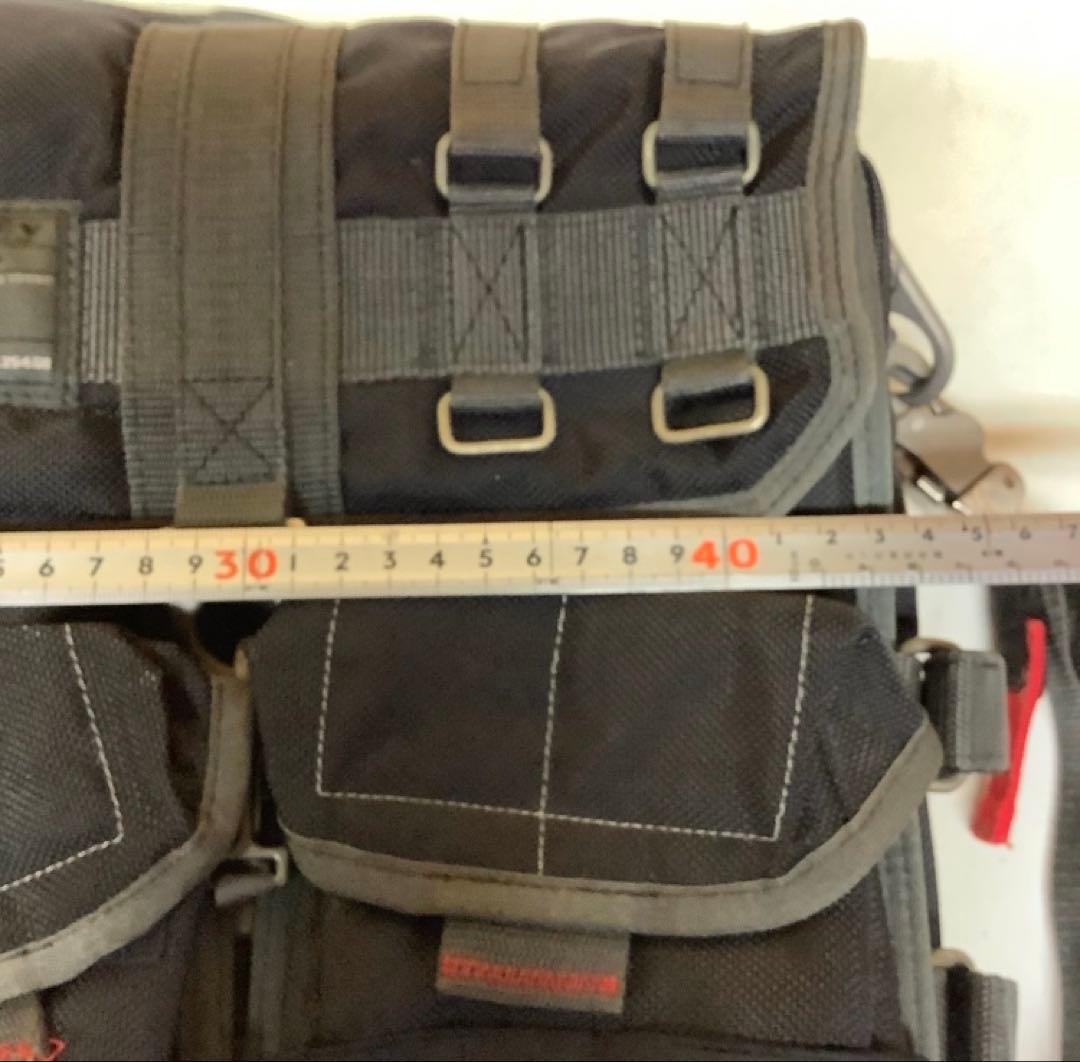 OAKLEY 多機能ビジネスバッグ 大容量 黒 通勤 通学 出張向け(P-64)