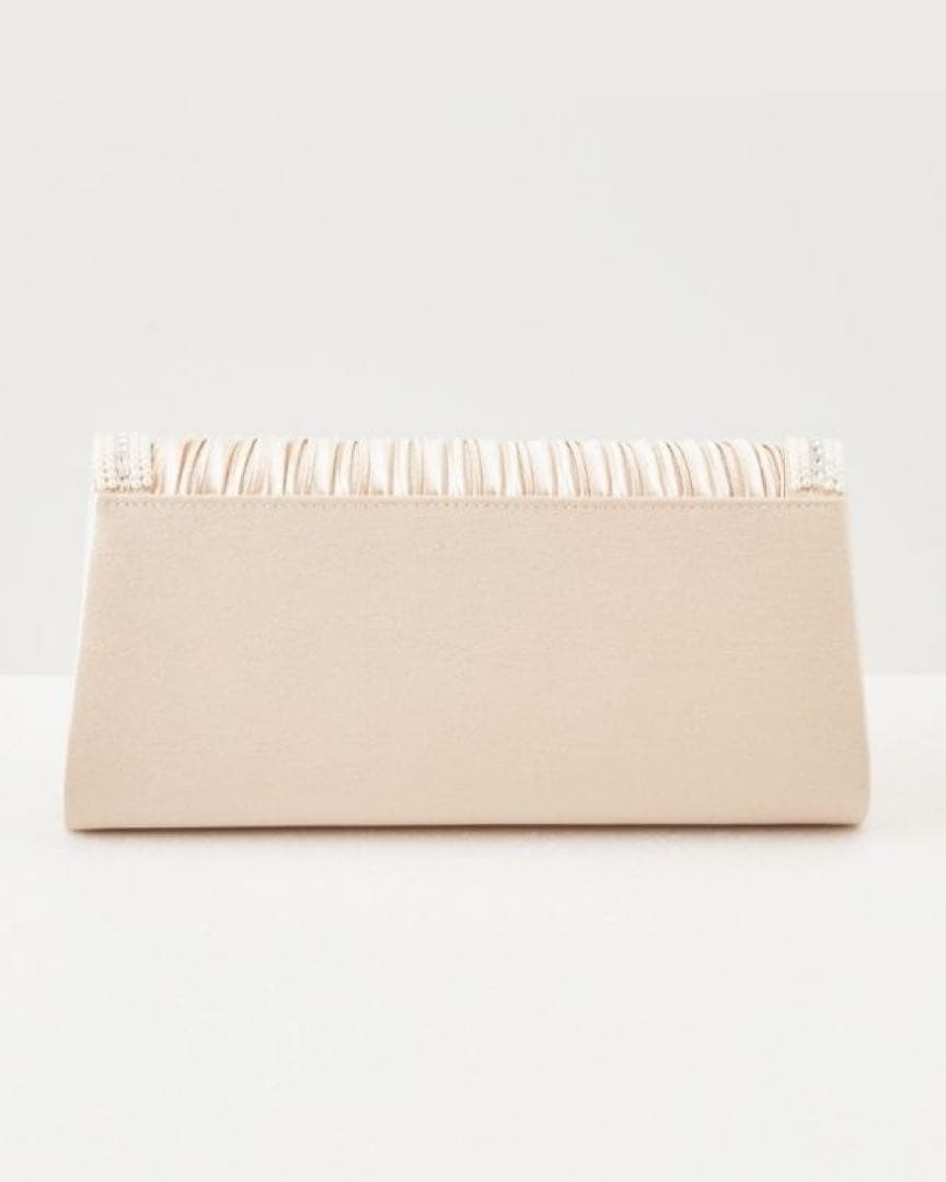 東京ソワール　ミニパールライン×プリーツデザイン　サテンフォーマルバッグ