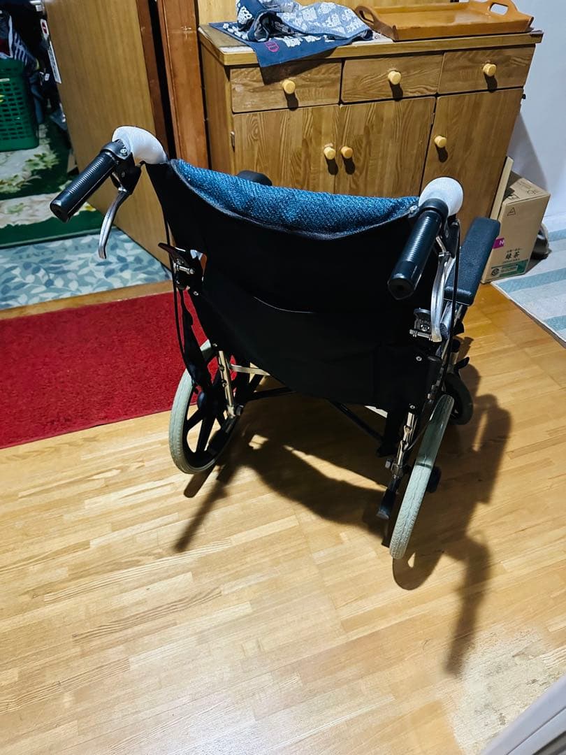 折りたたみ式介助用車椅子 ダークブルー