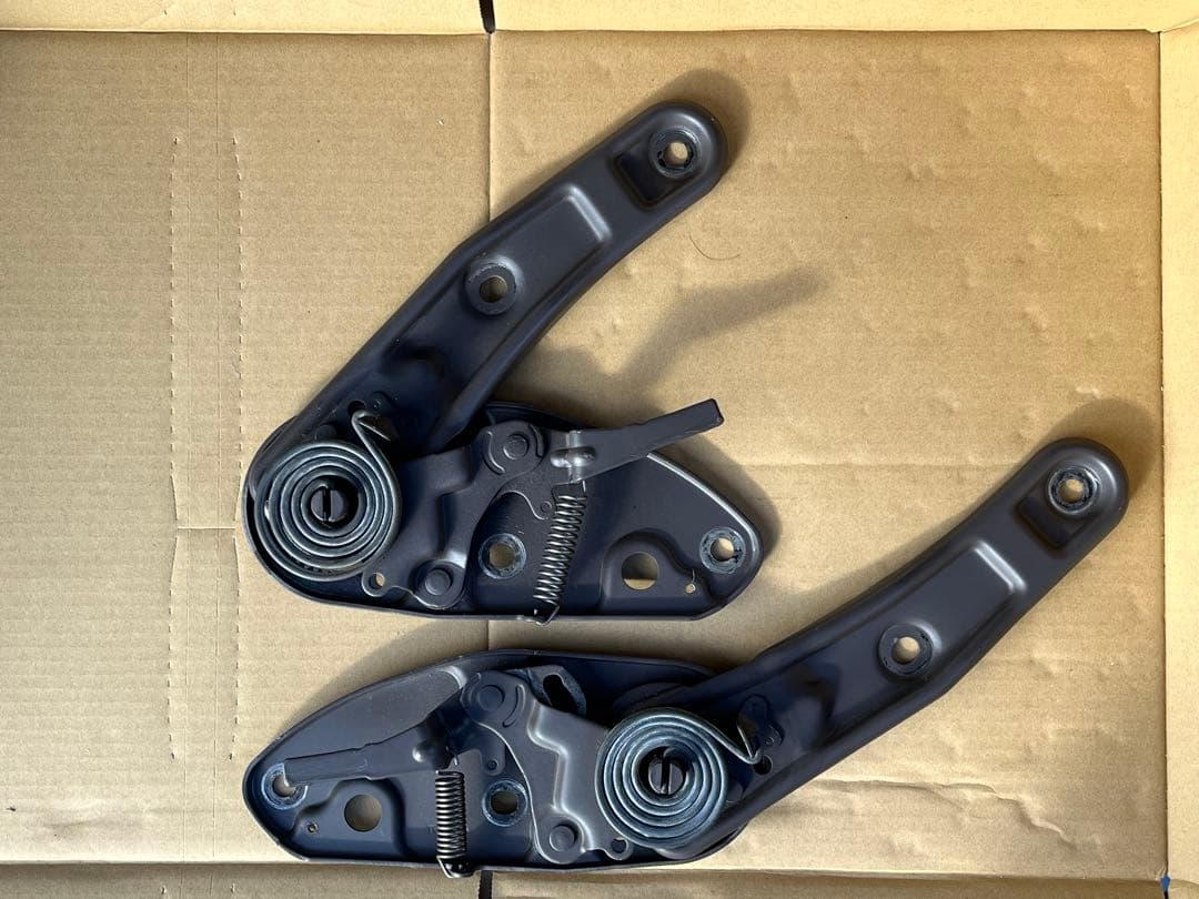 ランドクルーザー80 リヤシートリクライニング機能 ラチェットヒンジ左右セット