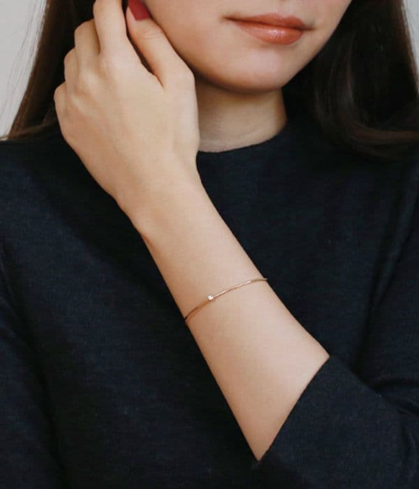 オレフィーチェ　ヌード バングル　18kYG 一粒ダイヤ　最終価格　お値下げ不可